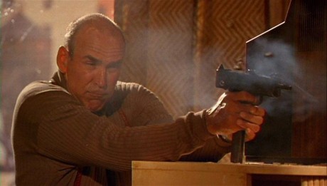 Compañeros,

En vista de las ganas de algunos (Elcafe, Wilcow, Vrakk, etc) por adivinar armas de películas 150