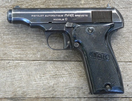 Hace unos días encontré por casualidad en una web extranjera un arma a la venta que hacía muchos años 71