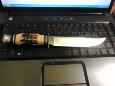 Por cosas del destino ha llegado a mi este cuchillo de caza.
por lo que se ve en la hoja es un Icel, marca 01