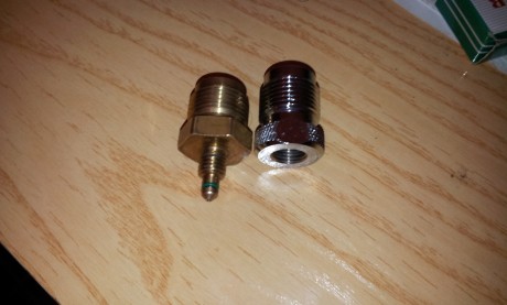 Buenos dias.

Alguien me podria ayudar con estos conectores de scuba?
He adquirido una carabina con su 01