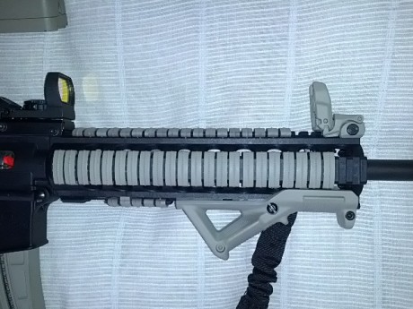Hola,saco este nuevo tema,pues como yo,muchos de vosotros,amantes de las armas de corte tactico del 22,customizais,vestis,adornais 41