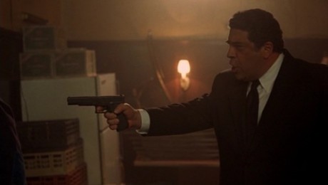 Compañeros,

En vista de las ganas de algunos (Elcafe, Wilcow, Vrakk, etc) por adivinar armas de películas 10