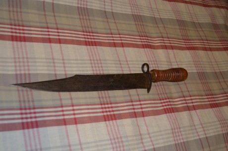 compañeros he comprado este cuchillo-bayoneta el cual no tiene marcas de fabricante visibles ¿me podriais 50