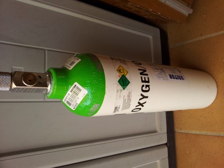Buenas, a ver si alguien entiende del tema. Tengo esta botella de oxigeno medicinal/co2 y era para saber 01