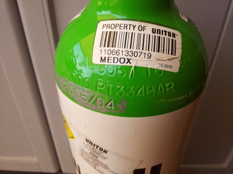 Buenas, a ver si alguien entiende del tema. Tengo esta botella de oxigeno medicinal/co2 y era para saber 00