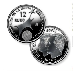 Pues me hicieron un regalo de bodas que consistia en 12 monedas de plata de 12€. Las tengo en el cajon 00