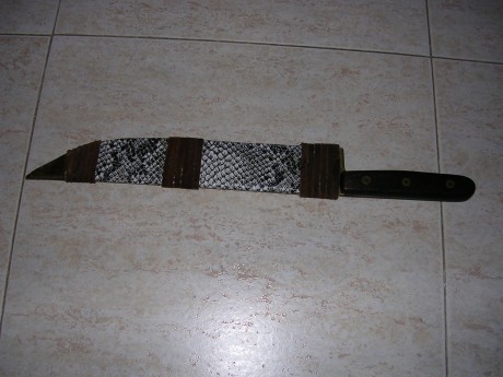 compañeros he comprado este cuchillo-bayoneta el cual no tiene marcas de fabricante visibles ¿me podriais 110
