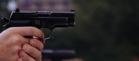 Compañeros,

En vista de las ganas de algunos (Elcafe, Wilcow, Vrakk, etc) por adivinar armas de películas 30