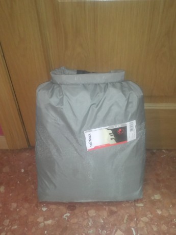 Vendo tienda de campaña Tatonka mod. Alaska 3 plus.
Esta sin estrena, nisiquiera la he sacado de su funda 00