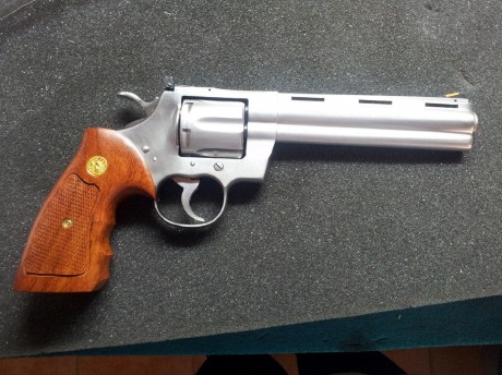 Hola, recientemente he adquirido un revolver Colt Python 357 mg, con cañón de 4 pulgadas. Estoy todavía 11