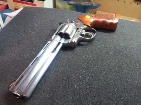 Hola, recientemente he adquirido un revolver Colt Python 357 mg, con cañón de 4 pulgadas. Estoy todavía 10