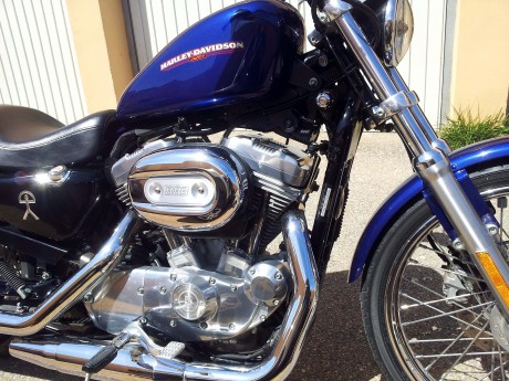 Buenas

Vendo Harley Davidson Sportster 883 año 2007 impecable siempre en garaje privado y con solo 15.000 02