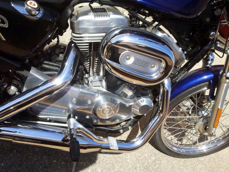 Buenas

Vendo Harley Davidson Sportster 883 año 2007 impecable siempre en garaje privado y con solo 15.000 10