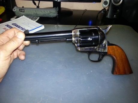 Por fin despues de esperar bastante tiempo ,ya pude recoger mi Uberti Cal. 45 colt....Ahora solo queda 01