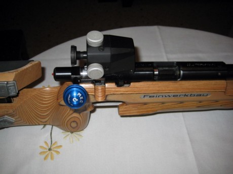 Hola, vendo carabina 22 LR Feinwerkbau 2700 Universal  culata de madera. 1100 euros más portes.La carabina 11