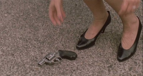 Compañeros,

En vista de las ganas de algunos (Elcafe, Wilcow, Vrakk, etc) por adivinar armas de películas 80