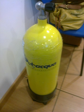 Buenas compañeros, pues ya me he agenciado la botella para un PCP, vamos poquito a poco, observando giro 01