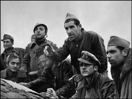  Buen corto !! pero hay una gran pega!! esos uniformes ni siquiera son españoles y esas escopetas de caza 130