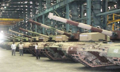 Algo pasa en India, o no estan contentos con el T-90 o es que quieren potenciar la industria local.

El 00