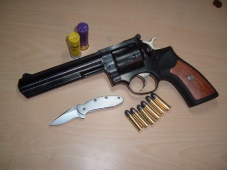 Buenas compañeros, ¿que os parece este revolver para fuego central? partiendo de la base que las olimpicas 00