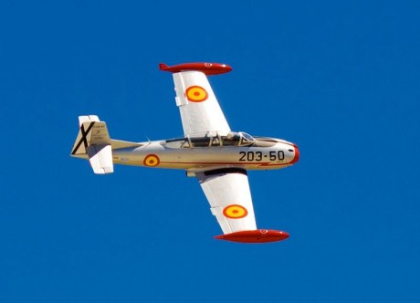 Un avión de exhibición de los años 30 se ha estrellado alrededor de las dos de esta tarde en el aeródromo 20