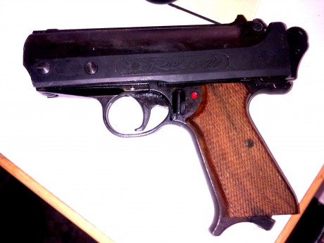 Hola compañeros, necesito conseguir el plano de despiece de ésta pistola. Lo único que se es que pone 01