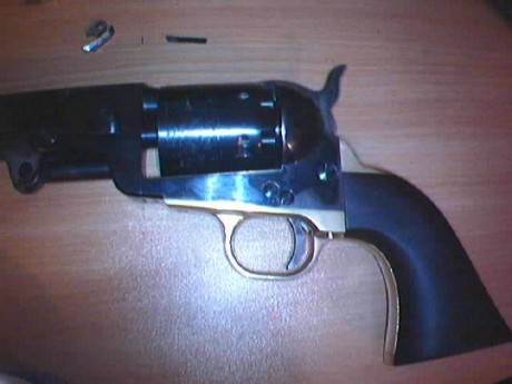 Se me ha roto el dedo elevador del tambor del colt navy de pietta, voy a ver si soy capaz de hacerme uno 121