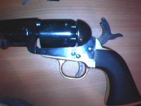 Se me ha roto el dedo elevador del tambor del colt navy de pietta, voy a ver si soy capaz de hacerme uno 120