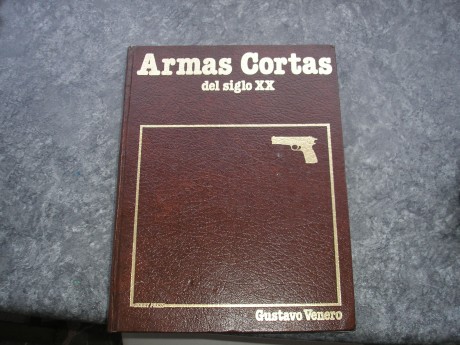 vendo 3 libros:
 a1010015.JPG 
este 15€ 

tambien vendo este, atencion hombres k, esta muy bien para tener 01