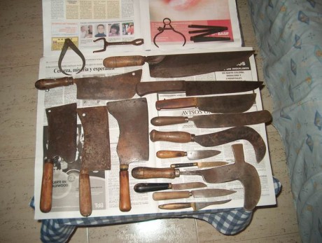 Hola:

En primer lugar debo decir que considero estos cuchillos veteranos, de cocina, de matadero, de 20