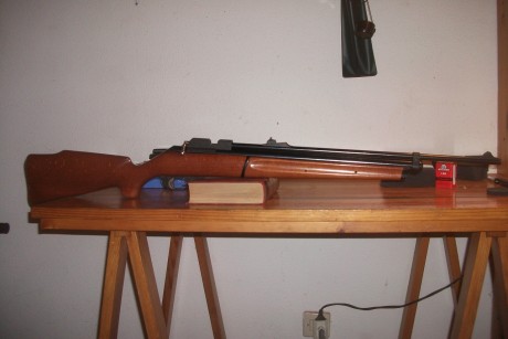 La Akron es un rifle multi bombeo fabricado en Navarra después de Setra (1985) y antes de Precisa (1992). 02