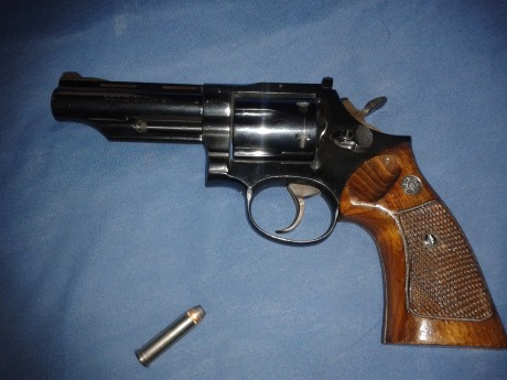 Vendo Llama Max II del calibre 45 con carril del 9mm y rifle del calibre 22 de la marca Marlin modelo 40