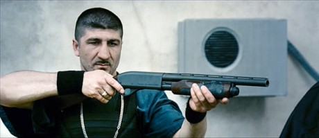 Compañeros,

En vista de las ganas de algunos (Elcafe, Wilcow, Vrakk, etc) por adivinar armas de películas 10
