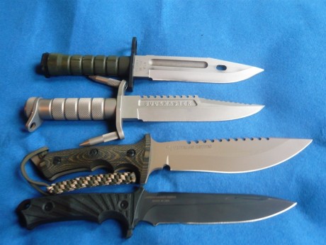Buenas de nuevo, compañeros:

Os quiero presentar una de mis piezas preferidas, el cuchillo   Buckmaster 92