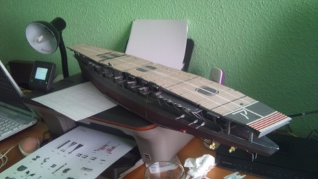 Pues aquí ando construyendo el Akagi, este portaviones, junto con sus compañeros al principio de la guerra 21