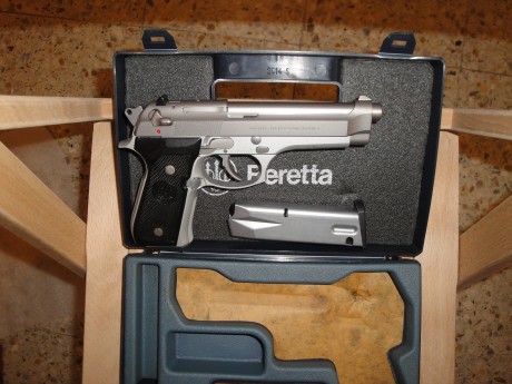 Hola a todos, vendo Beretta 92fs inox. El arma se encuentra en buen estado y tiene poco uso. Esta guiada 02