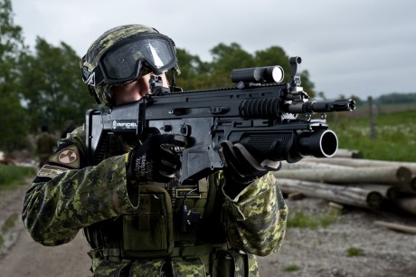 El Airsoft es un juego de guerra surgido en Japón en los años ochenta, que rápidamente se extendió a Estados 00