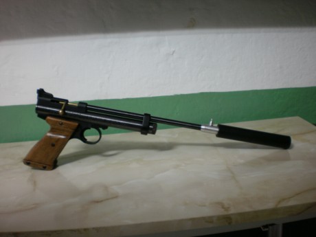 Buenas,os presento mi sencillo tunig a la 2240,ya terminado.Consta de:
1- Crosman 2240 con cañon mas largo(6 00