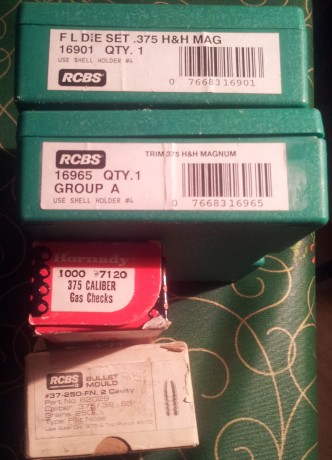 Todo prácticamente sin uso alguno, pues solo recargue unas pocas.

El conjunto consta de 

RCBS 2-Die 01