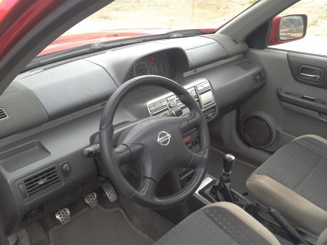 Vendo mi X-Trail de 2001 con 280.000 kms. Está muy bien cuidado, tiene el mantenimiento al día y con libro 01