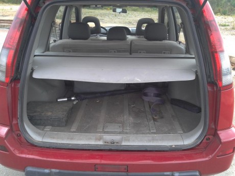 Vendo mi X-Trail de 2001 con 280.000 kms. Está muy bien cuidado, tiene el mantenimiento al día y con libro 00