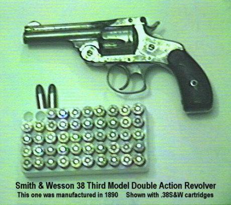 En mi búsqueda de un arma para Piñal, me he topado con este revolver S&W, pero no pone el modelo, 91