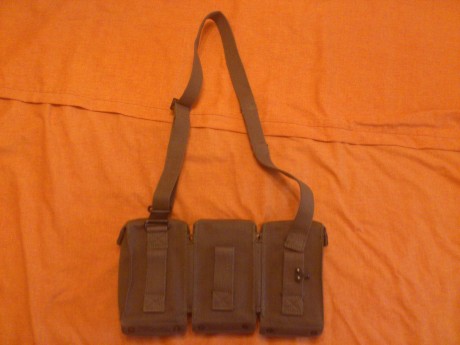 Vendo portacargadores antiguos del fusil FAL del ejercito ingles en lona gruesa verde. El precio son 20 00