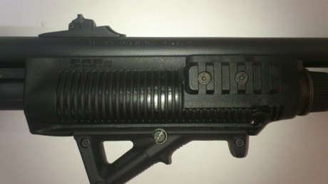 Vendo guardamanos táctico para Remington 870 compuesto por guardamanos FAB DEFENSE mas grip MAGPUL PTS 02