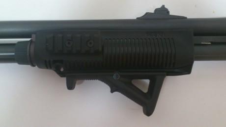 Vendo guardamanos táctico para Remington 870 compuesto por guardamanos FAB DEFENSE mas grip MAGPUL PTS 01