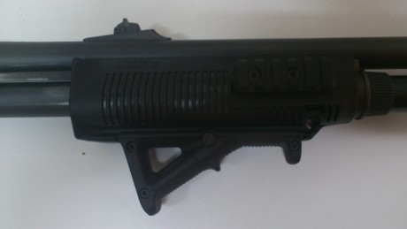 Vendo guardamanos táctico para Remington 870 compuesto por guardamanos FAB DEFENSE mas grip MAGPUL PTS 00