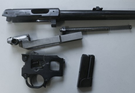Un conocido vende su carabina del .22 por haber dejado la afición. Es una Brno 581, semiautomática. Carabina 12