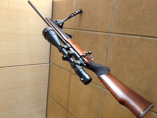 Vendo carabina Unique de cerrojo calibre 22 magnun. Estado excelente. Muy compacta y equilibrada una joya. 00