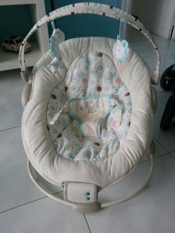 Parque infantil más grande que el típico. Medidas 105105x77cm ancho x largo x alto. La altura interior 22