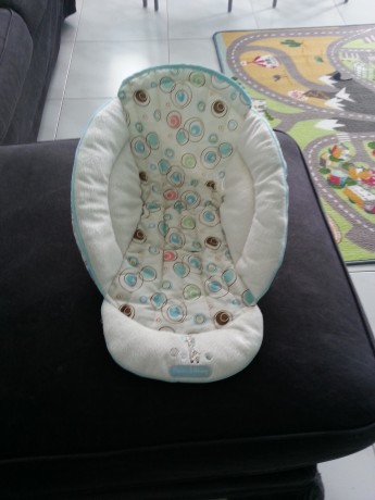 Parque infantil más grande que el típico. Medidas 105105x77cm ancho x largo x alto. La altura interior 20